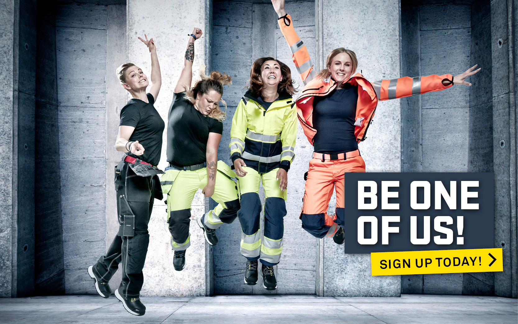Frauen in Arbeitskleidung von Blaklader die froh in die Luft springen.
